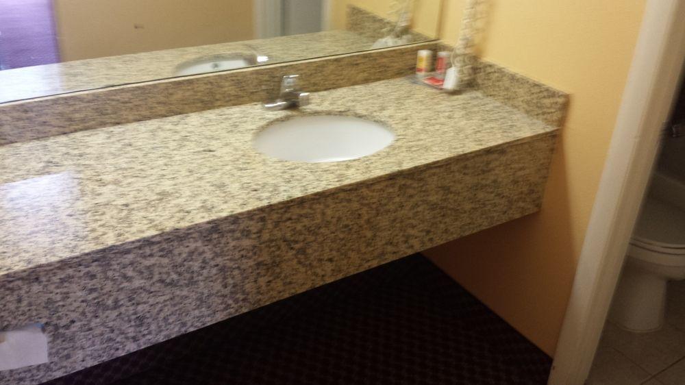 Econo Lodge Near Bluefield College Buitenkant foto