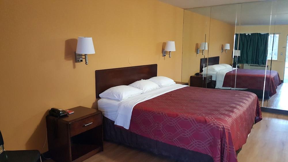 Econo Lodge Near Bluefield College Buitenkant foto