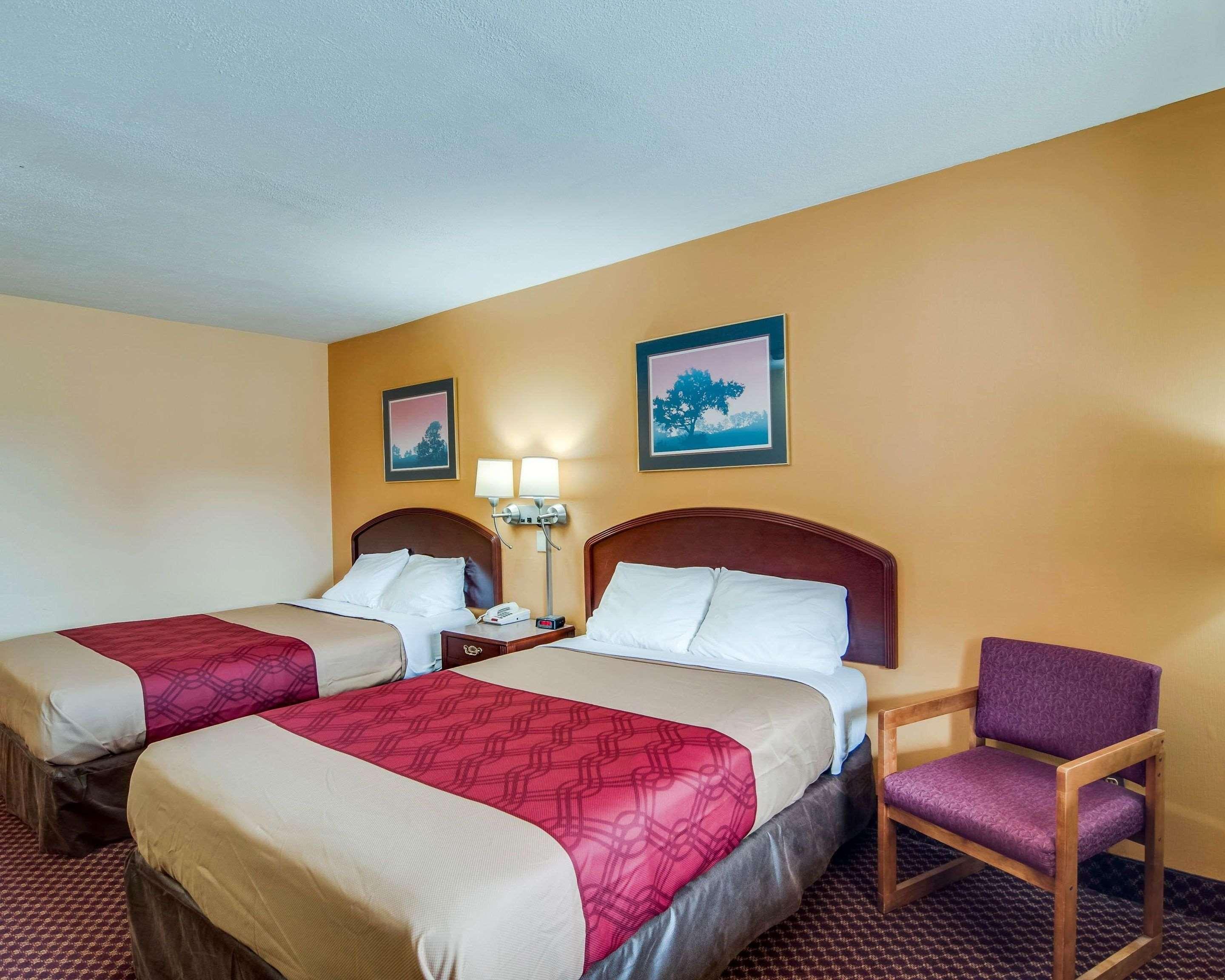 Econo Lodge Near Bluefield College Buitenkant foto