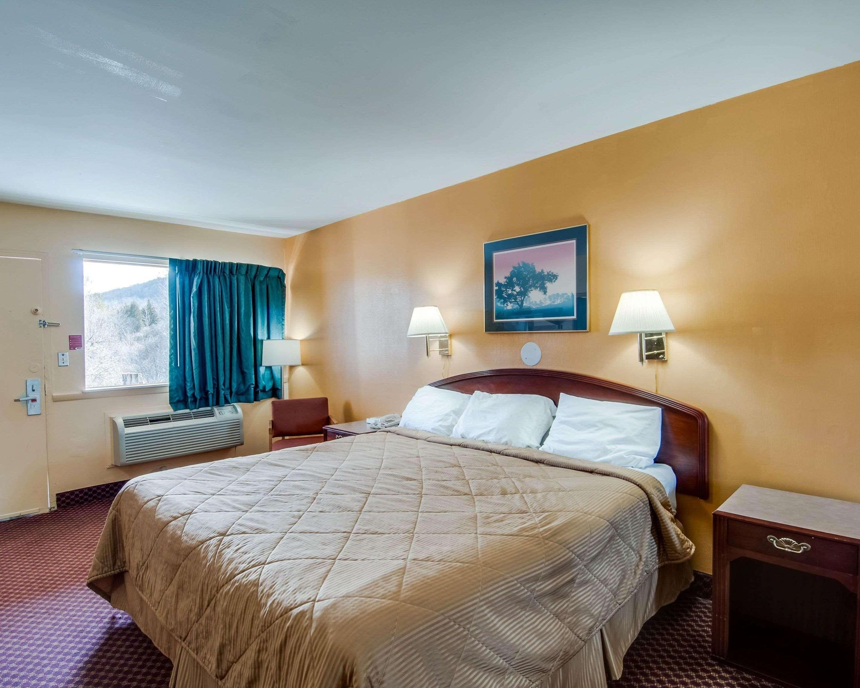 Econo Lodge Near Bluefield College Buitenkant foto