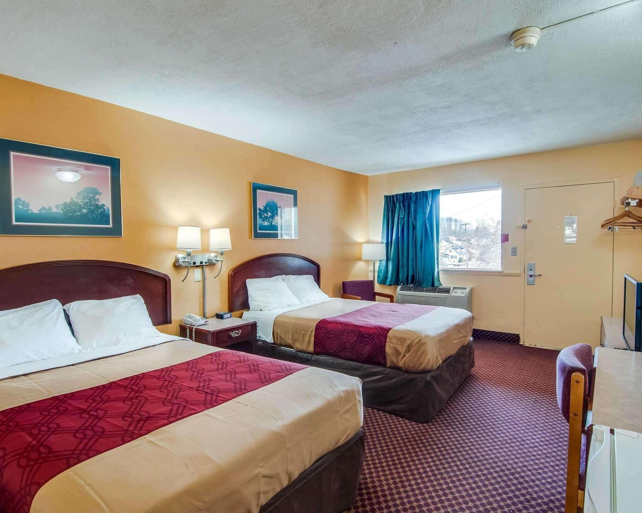 Econo Lodge Near Bluefield College Buitenkant foto