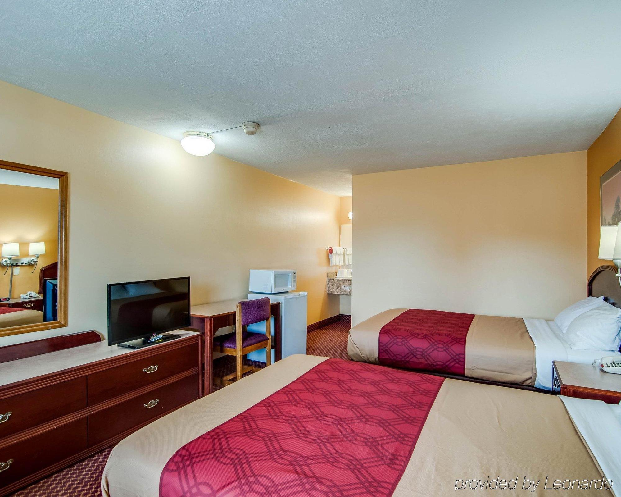 Econo Lodge Near Bluefield College Buitenkant foto
