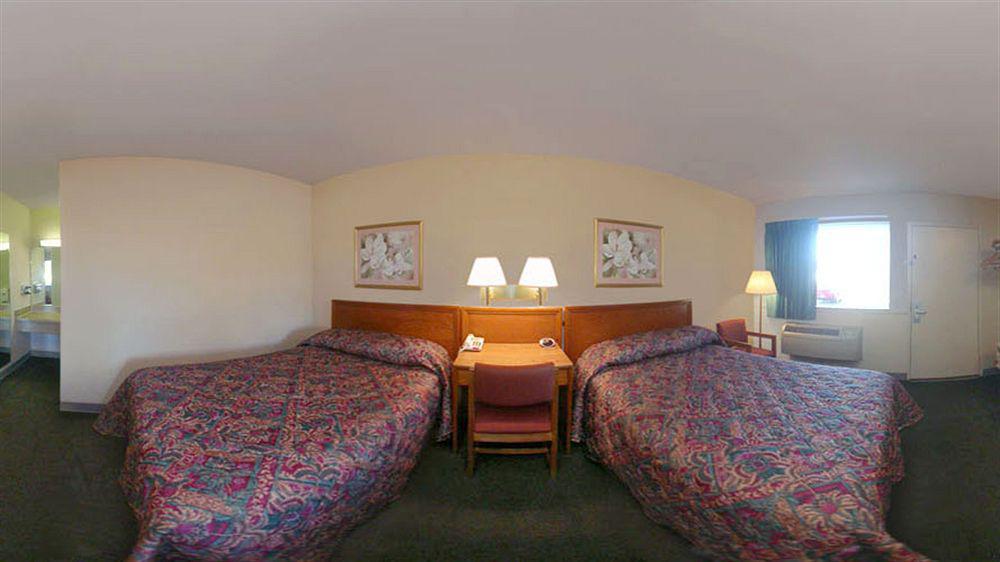 Econo Lodge Near Bluefield College Buitenkant foto
